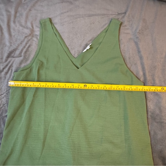 Reitmans Green Tank Top

#1049 - Picture 2 of 7